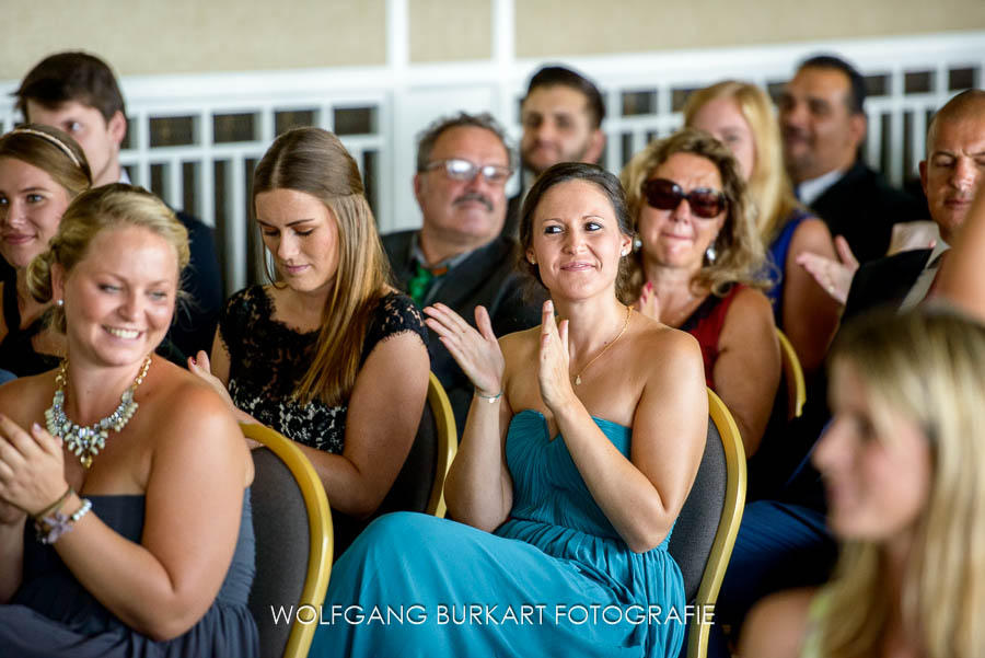 Fotograf München Hochzeit, Applaus bei der trauung