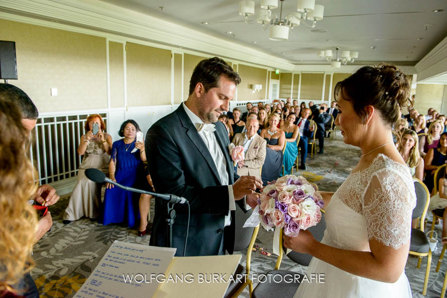 Fotograf München Hochzeit, freie Trauung im Hotel, Ringtausch