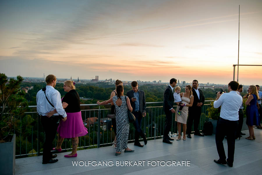 Hochzeits-Foto-Reportage München, Dachterrasse des Hilton Hotel