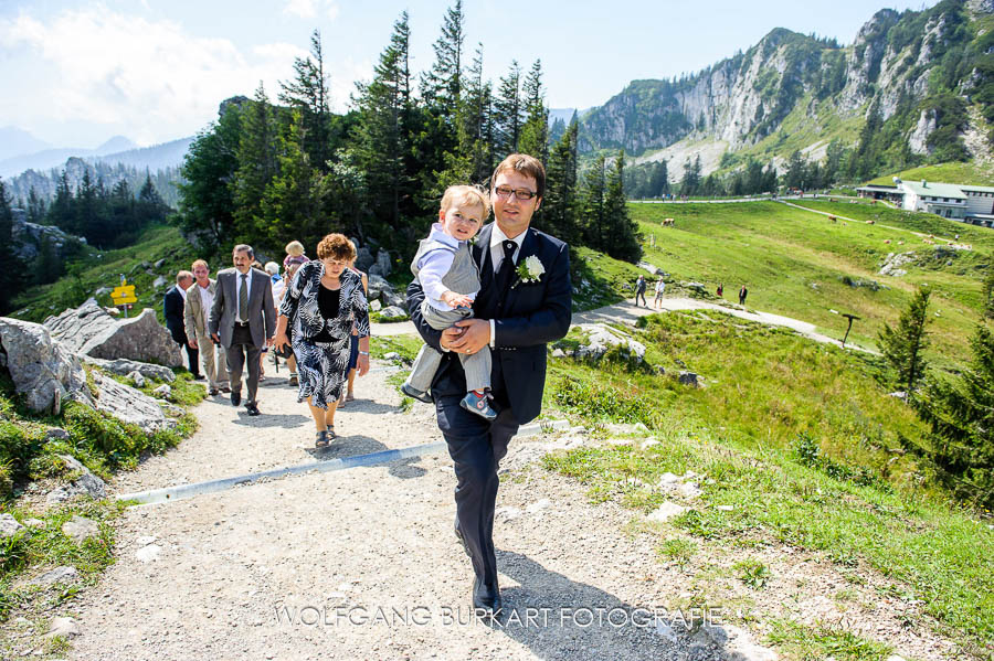 Hochzeit Fotograf Chiemsee, Aufstieg zur Trauung