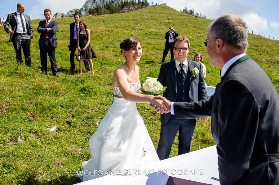 Hochzeit Fotograf Chiemsee, Begrüßung der Braut