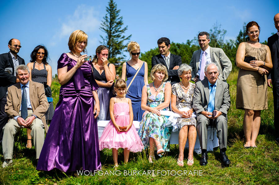 Hochzeit Fotograf Chiemsee, Gäste bei der Trauung