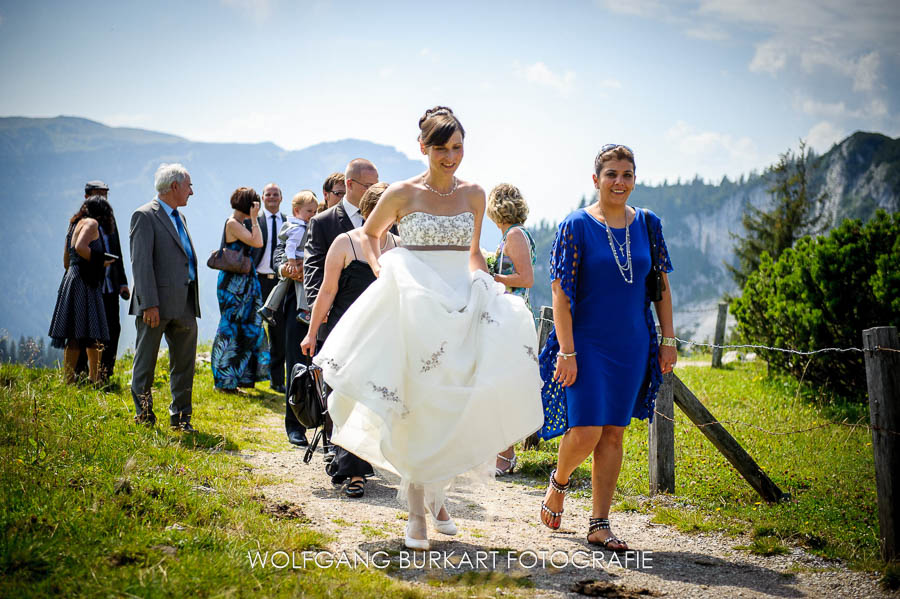 Hochzeitsreportage Chiemsee, Braut in den Bergen