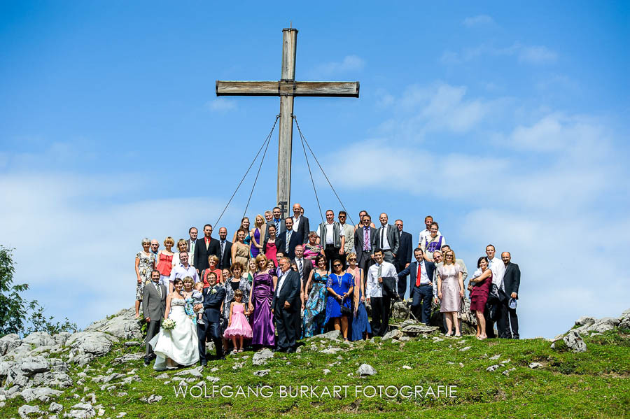 Hochzeitsreportage Chiemsee, Gruppenfoto am Gipfelkreuz