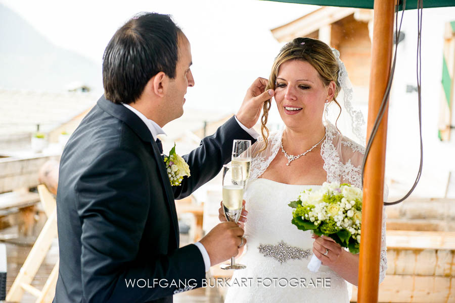 Hochzeits-Fotograf Tirol, Brautpaar beim Sektempfang