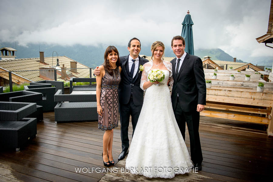 Hochzeit Foto-Reportage Kitzbühel, Gruppenfoto mit Brautpaar