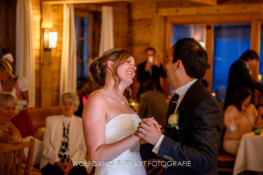 Hochzeit Fotograf Kirchberg, Brautpaar beim ersten Tanz