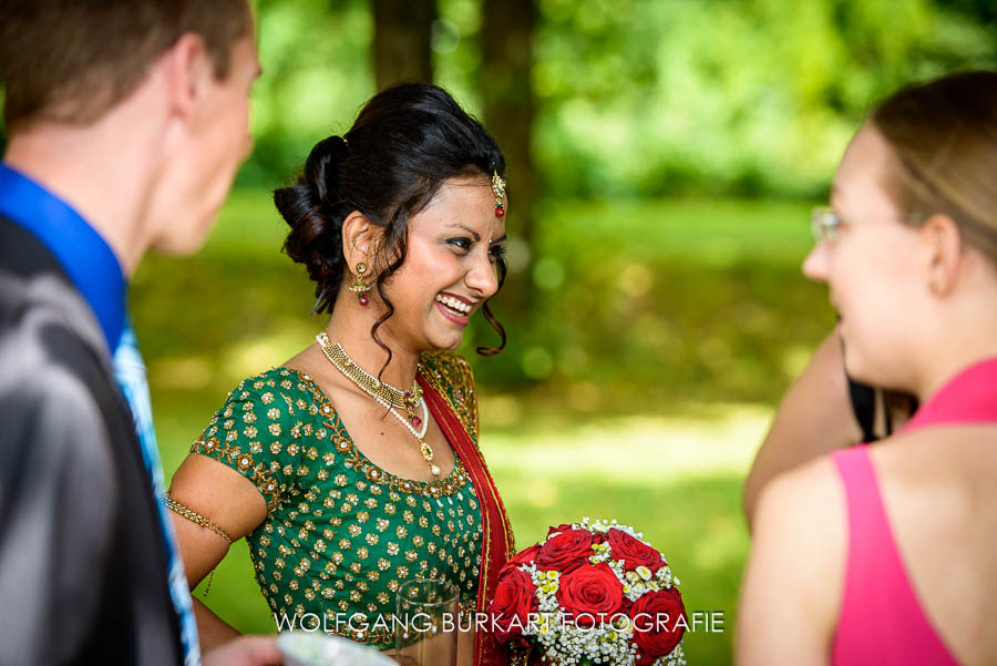 Hochzeitsreportage München, lachende Braut aus Indien