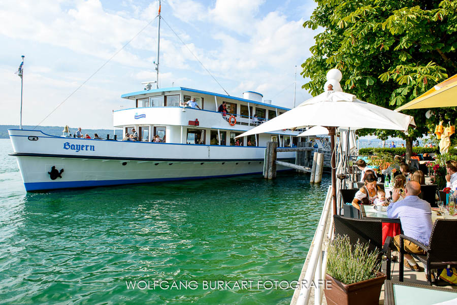 Hochzeit Fotograf Starnberger See, Schiff am Anlegesteg Leoni