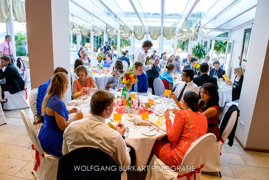 Hochzeit Fotograf Starnberg, Hochzeitsgesellschaft bei der Hochzeits-Feier