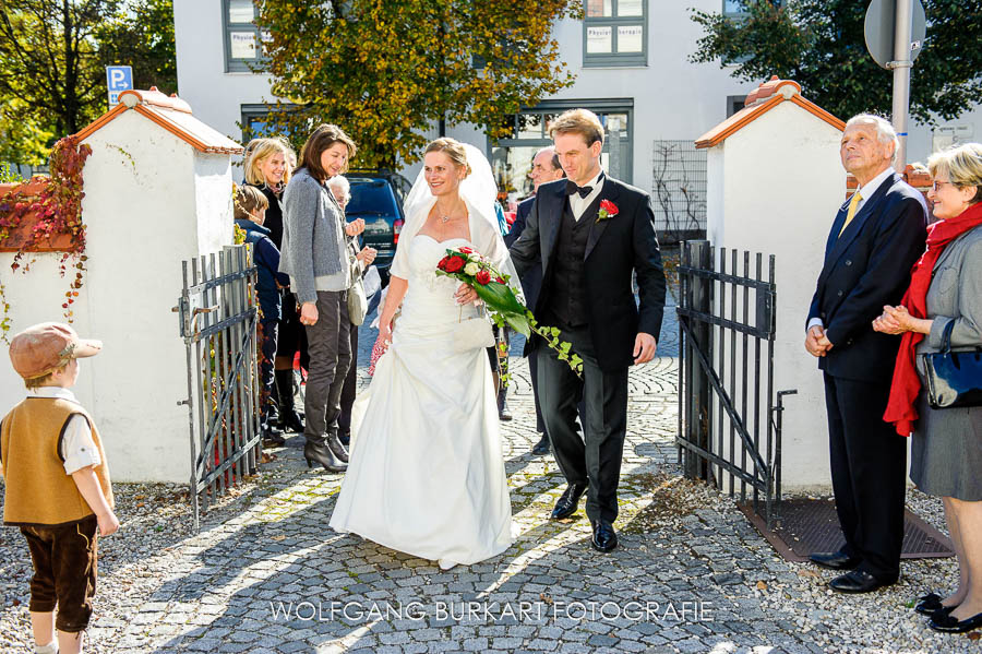 Hochzeitsfotograf Riem bei München, Einzug des Brautpaars zur Trauung