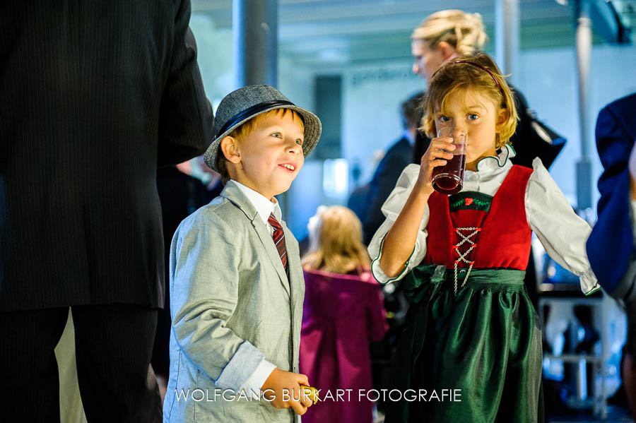 Top Hochzeitsfotograf Fürstenfeldbruck, Kinder beim Empfang