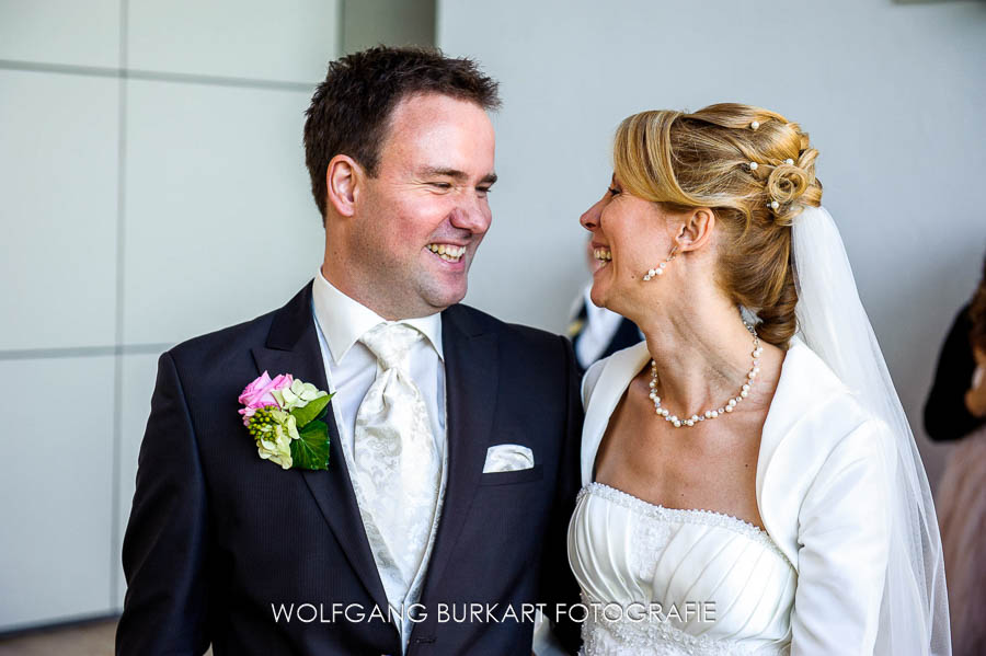 Hochzeitfotograf Foto-Reportage Fürstenfeldbruck, lachendes Brautpaar