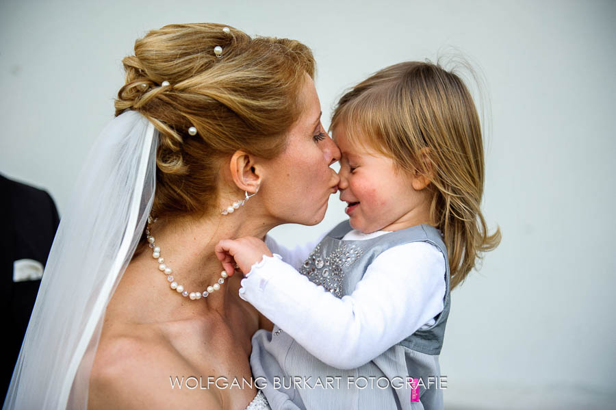 Hochzeitsfotograf Fürstenfeldbruck, Braut mit kleinem Kind