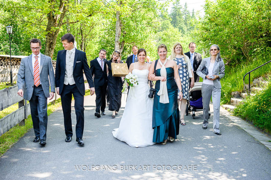 Hochzeits-Foto-Reportage Zugspitze, Brautpaar und Hochzeitsgäste
