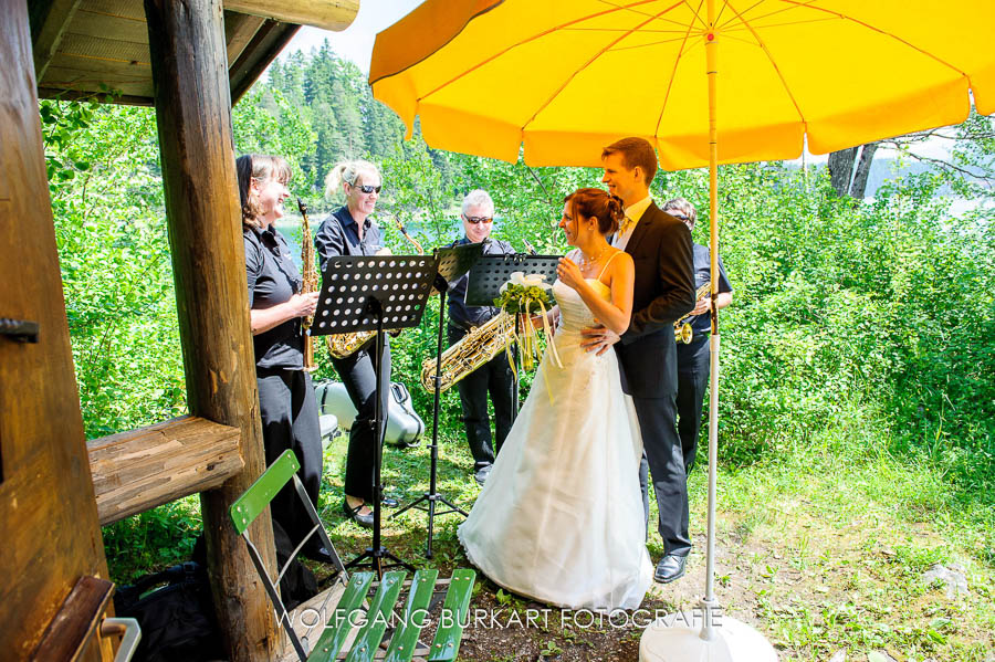 Hochzeits-Fotograf Zugspitze, Brautpaar und Musiker
