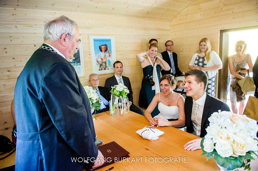 Hochzeits-Fotograf Zugspitze, Trauung in der Blockhütte im Eibsee