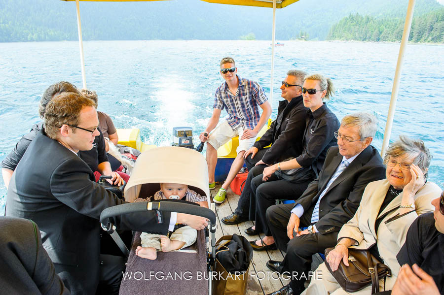 Hochzeits-Foto-Reportage Grainau, auf dem Eibsee nach der Trauung