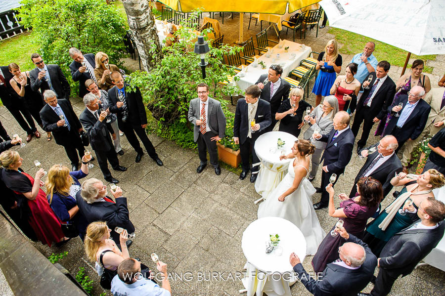 Hochzeitsfotograf Garmisch Partenkirchen, Hochzeitsgesellschaft beim Sektempfang