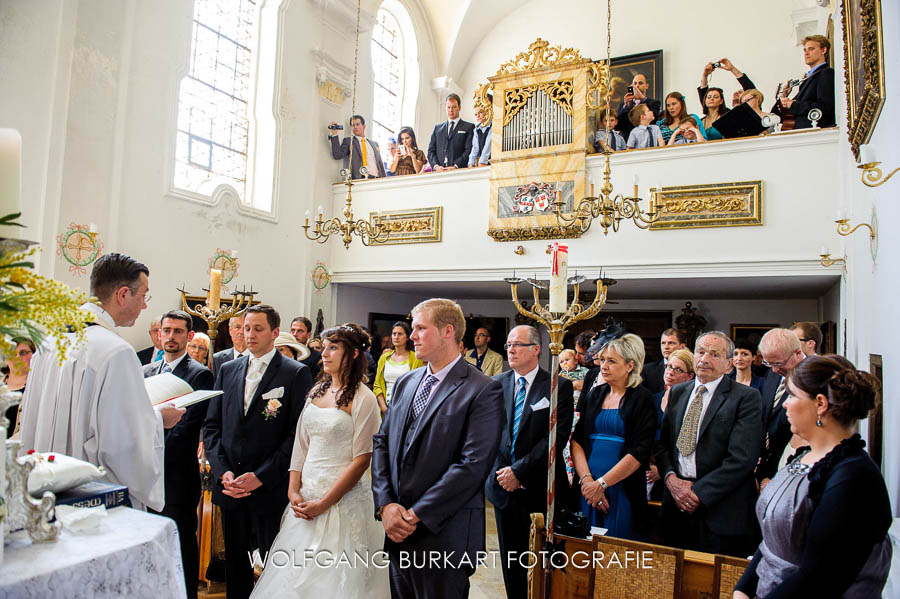 Hochzeit Fotograf Erding bei München, Kapelle Schloss Aufhausen bei kirchlicher Trauung