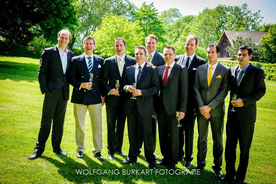 Hochzeits-Fotograf Bayern, Gruppenfoto mit Bräutigam