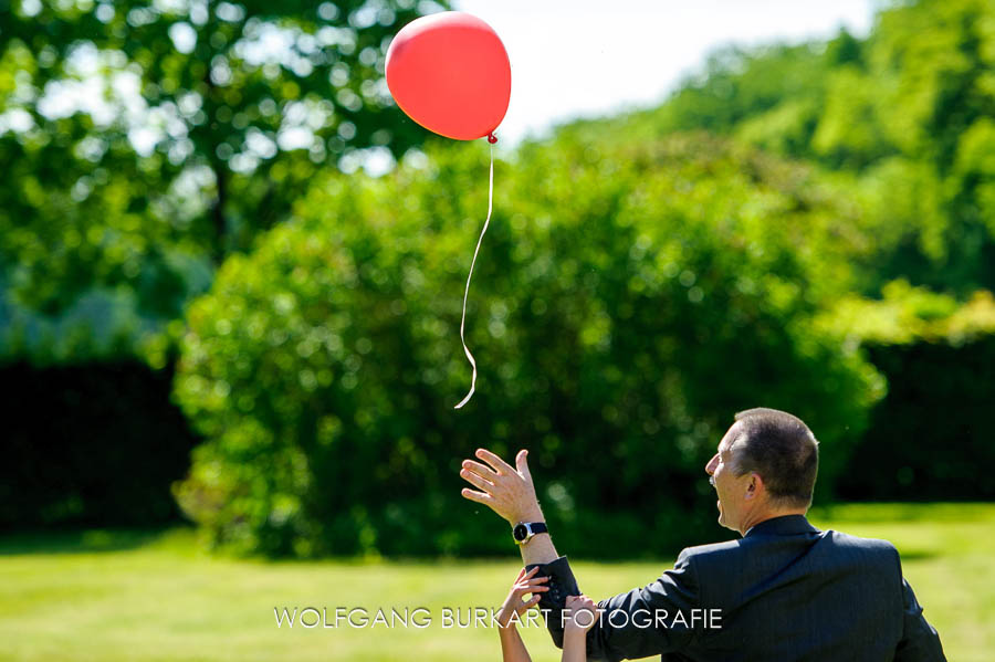 Hochzeits-Fotograf Erding, Luftballons steigen lassen