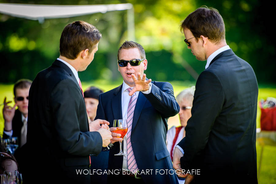 Hochzeits-Fotograf Erding, Gäste bei Hochzeitsfeier in Schloß Aufhausen