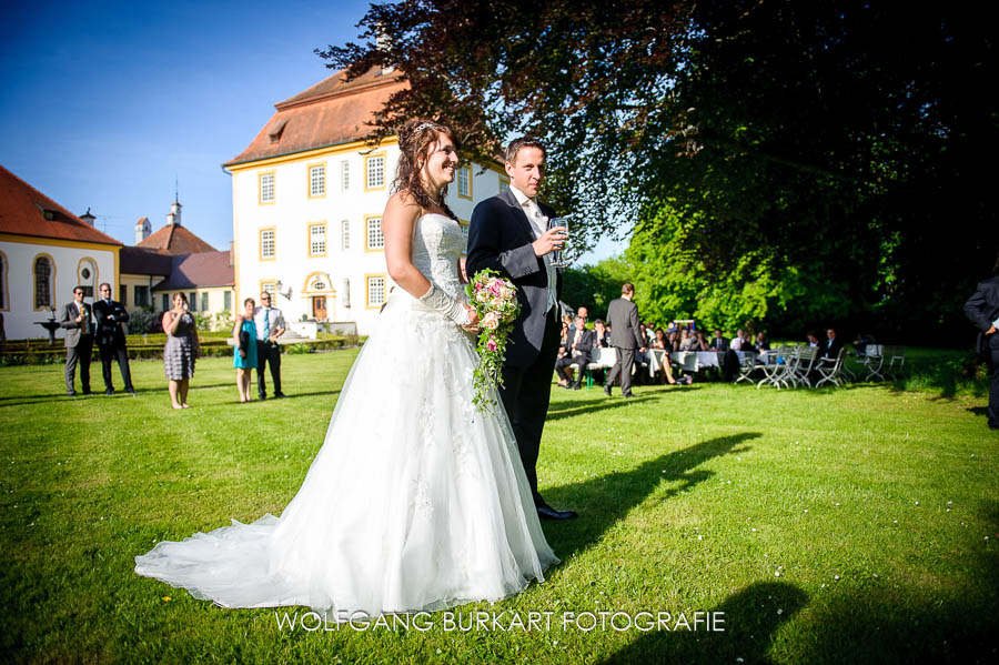 Hochzeits-Fotograf Hallbergmoos, Brautpaar im Schlosspark Aufhausen