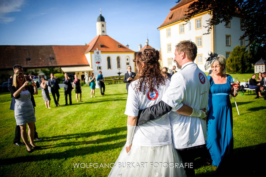 Hochzeitsfotograf aus München in Erding, Brautpaar in Bayern T-shirts