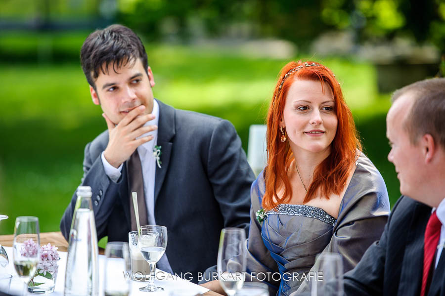 Hochzeitsfotograf aus München, Hochzeitsgäste bei Kaffee und Kuchen
