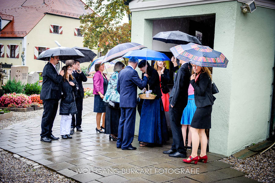 Hochzeits-Reportage München, Foto vor der kirchlichen Trauung