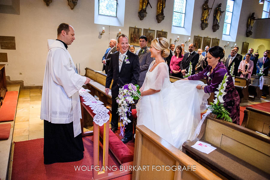 Hochzeit Fotograf München Pasing, Ankunft der Braut am Altar