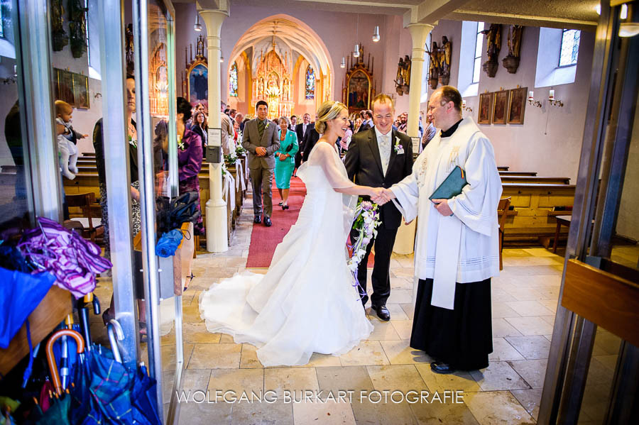 Hochzeit Foto-Reportage München Pasing, Glückwünsche vom Pfarrer