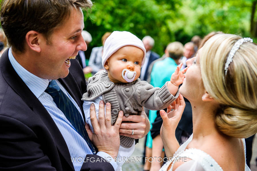 Hochzeit Foto-Reportage München Pasing, Glückwünsche nach der Kirche