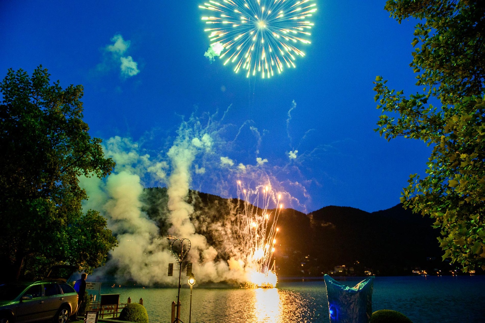 Hochzeits-Foto-Reportage Tegernsee, Feuerwerk in Rottach-Egern im Hotel Überfahrt